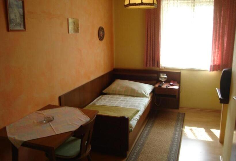 غرفة قياسية فردية, Hirscheggerhof