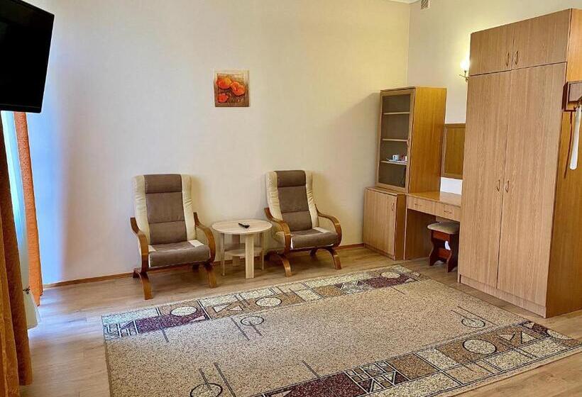 سوییت جونیور با بالکن, Orion