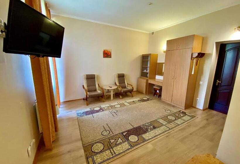 سوییت جونیور با بالکن, Orion