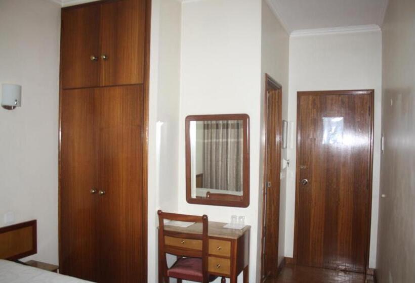 غرفة قياسية فردية, Ze Da Rampa