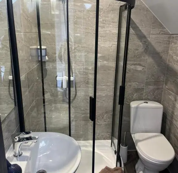 Cameră Deluxe, Bastion