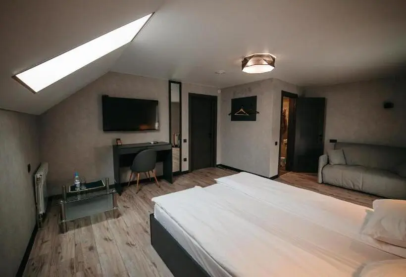 Junior Suite, Bastion