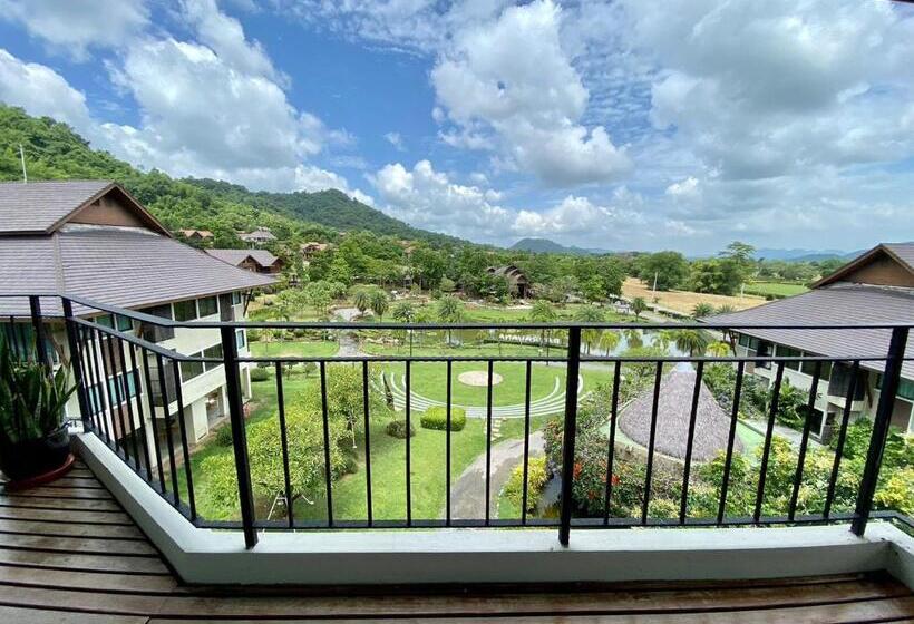 Suite with lake view, Patravana Resort