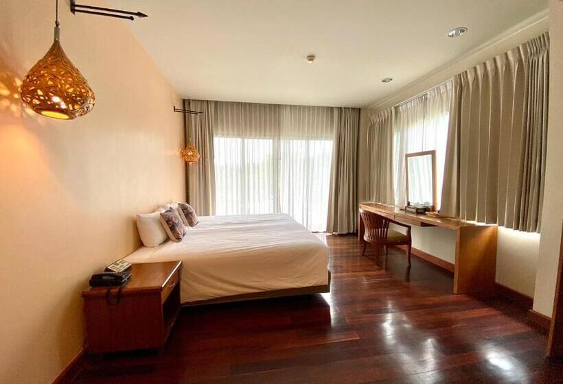 Suite with lake view, Patravana Resort