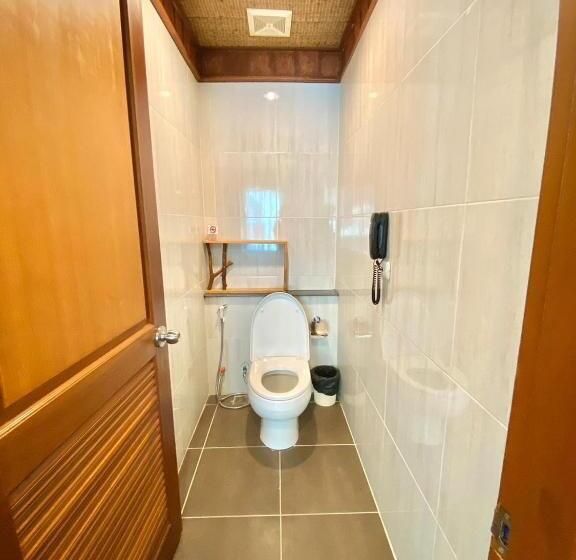 Suite with lake view, Patravana Resort