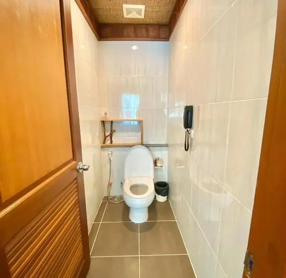 Suite with lake view, Patravana Resort