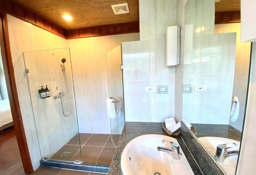 Suite with lake view, Patravana Resort