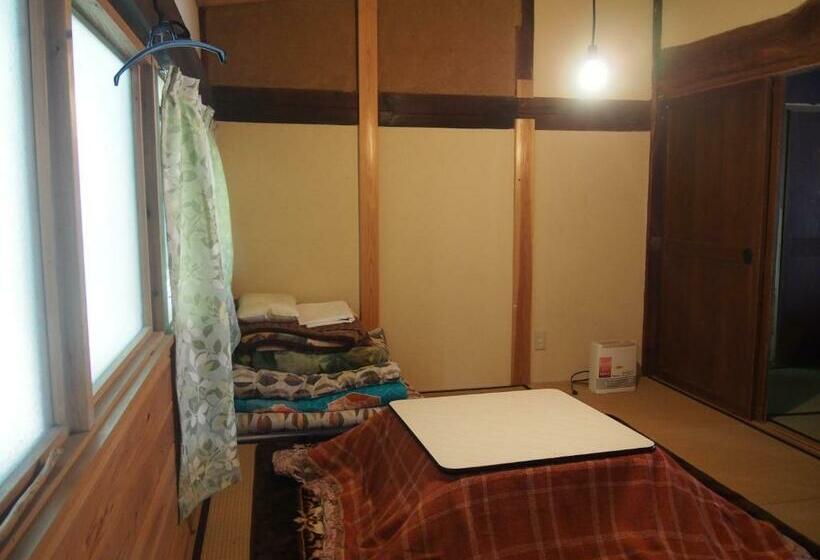 חדר משפחתי חדר אמבטיה משותף, Furuki