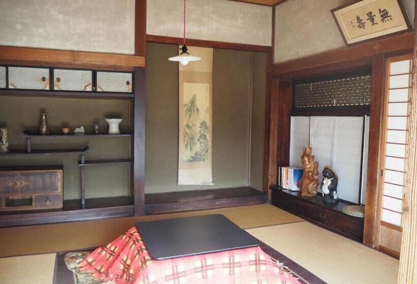 חדר משפחתי חדר אמבטיה משותף, Furuki