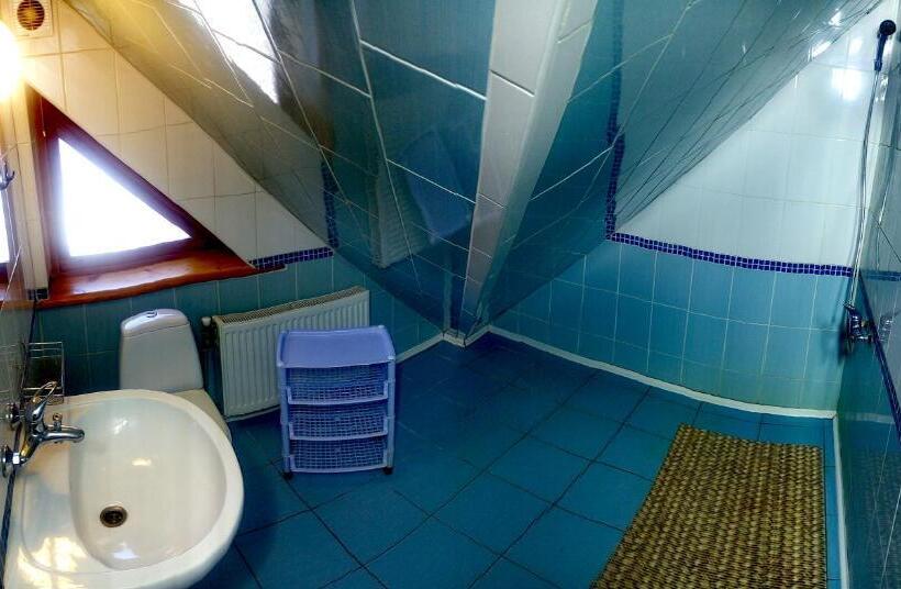 غرفة عائلية, Gostynniy Dvir Raytshtoky