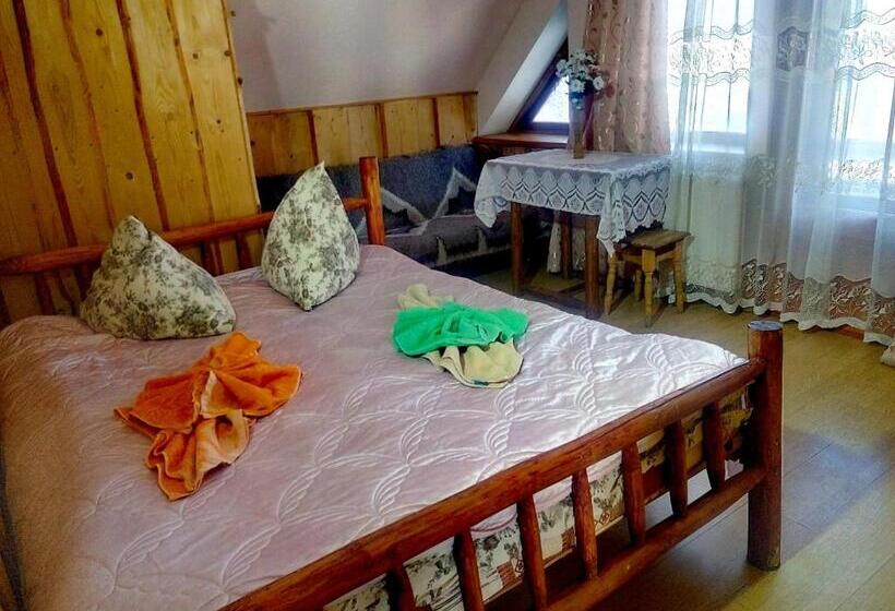 غرفة عائلية, Gostynniy Dvir Raytshtoky