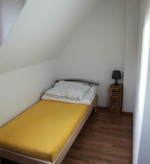 Standar Háromágyas Szoba Erkéllyel, König In