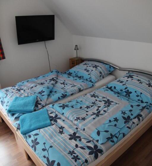 Négyszemélyes Standard Szoba Erléllyel, König In