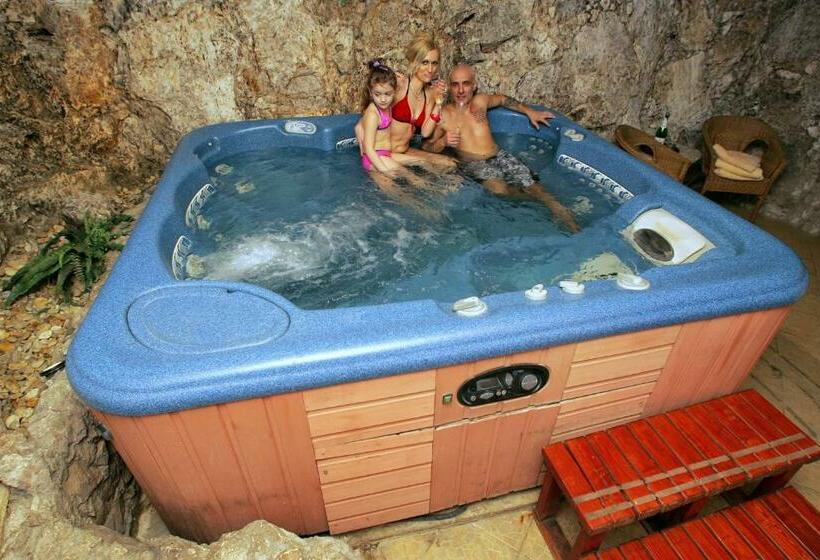 패밀리 스위트, Rezort U Bobiho