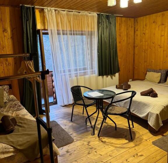 اتاق راحتی سه تخته, готель близнюки