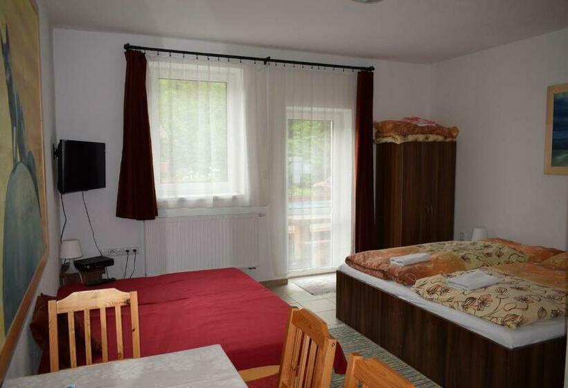 4인용 스탠다드 룸, U Veselé Lišky