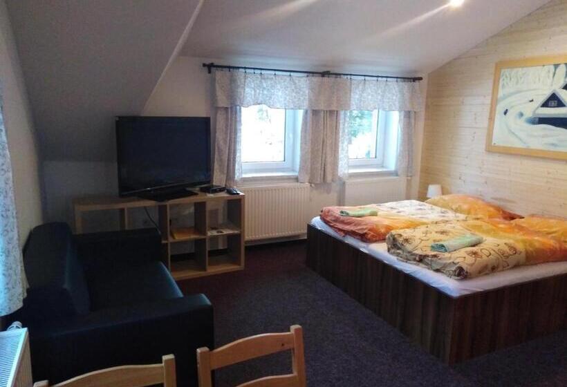 4인용 스탠다드 룸, U Veselé Lišky