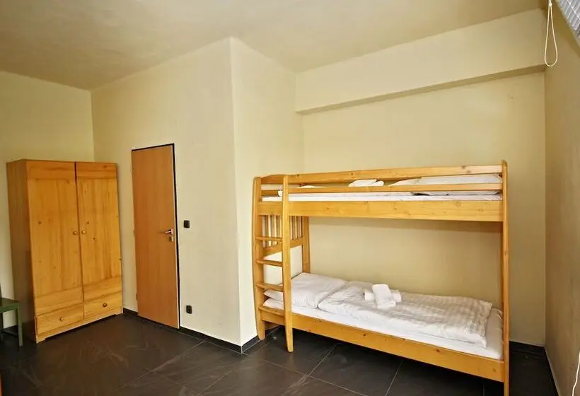 ベーシック４人部屋, Pension Jezerná