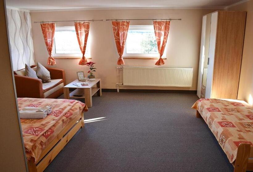 חדר קומפורט לשלושה, Pension Růžák