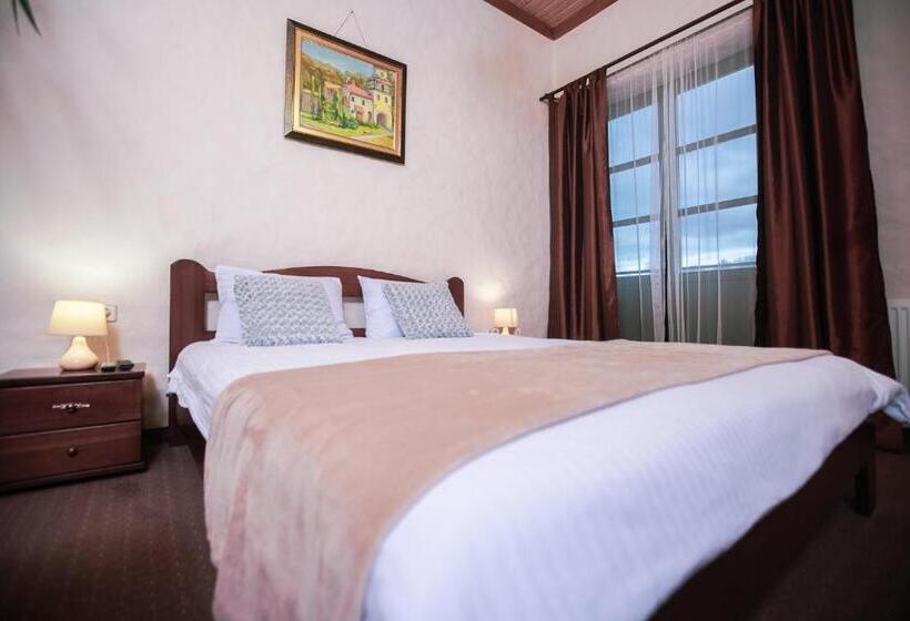 带阳台的豪华间, Fazenda Na Goncharakh