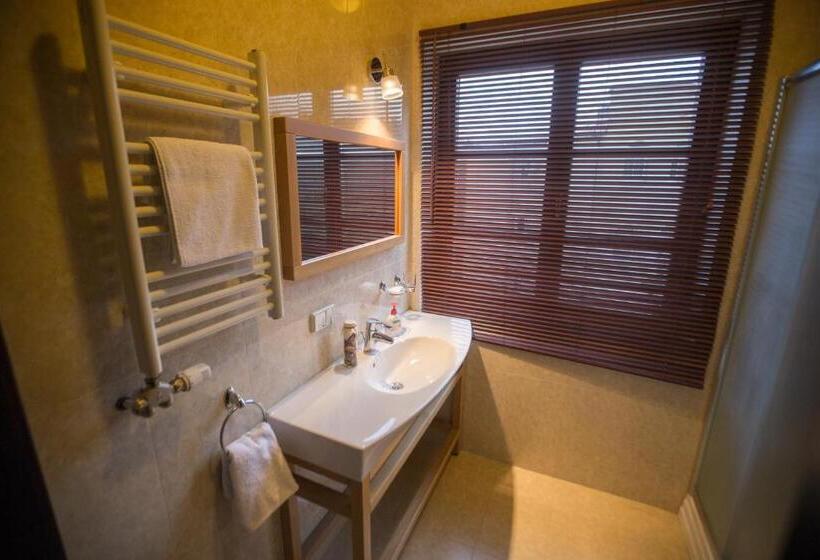 标准三人间, Fazenda Na Goncharakh