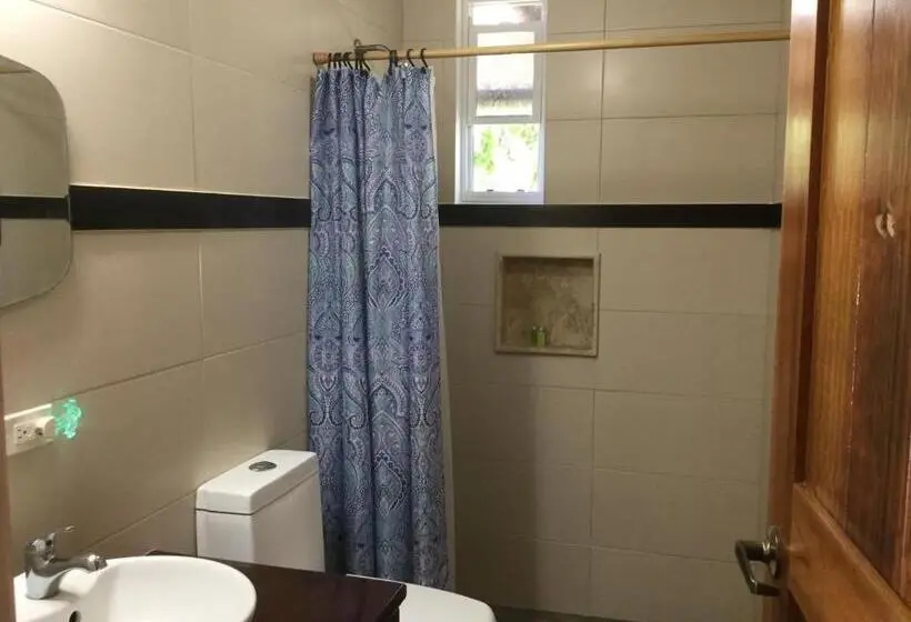 バルコニー付きスタンダードルーム, Hawk's Nest Bed & Breakfast
