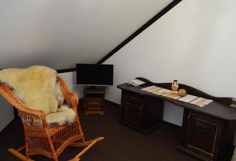 סוויטה, Golden Palace