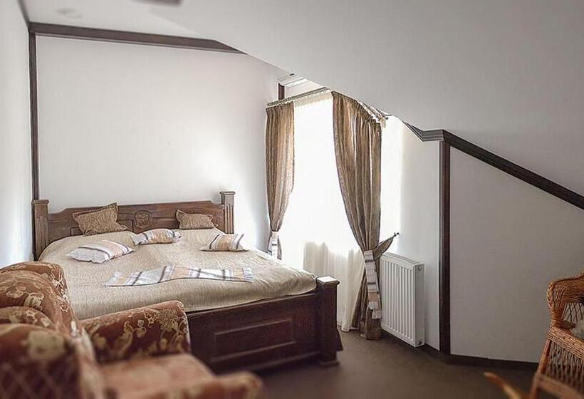 סוויטה, Golden Palace