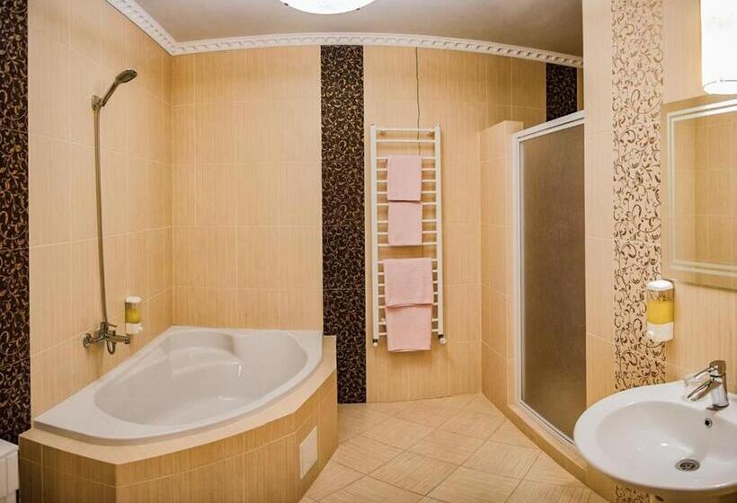 סוויטה, Golden Palace