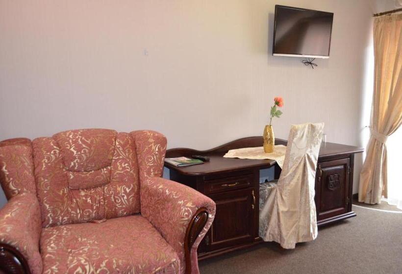 סוויטה, Golden Palace