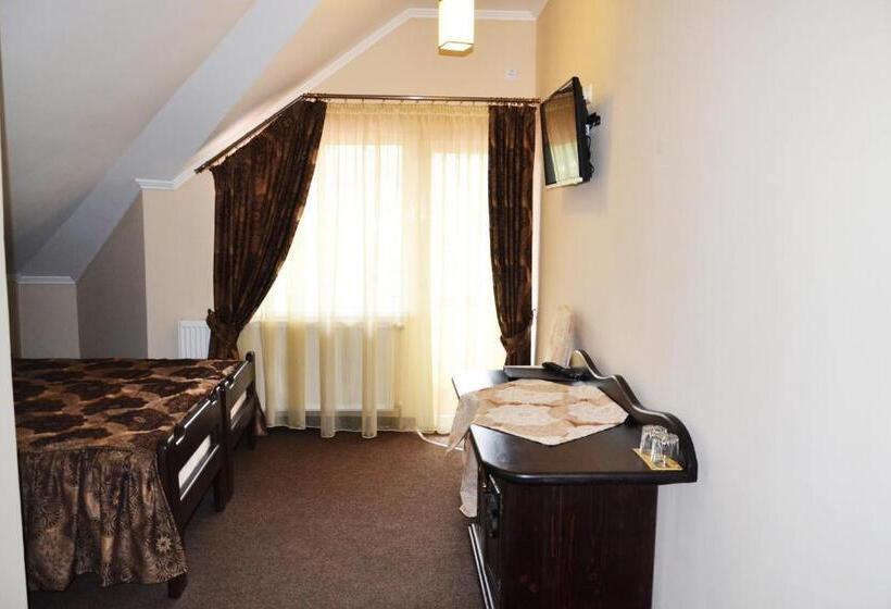 חדר אקונומי, Golden Palace