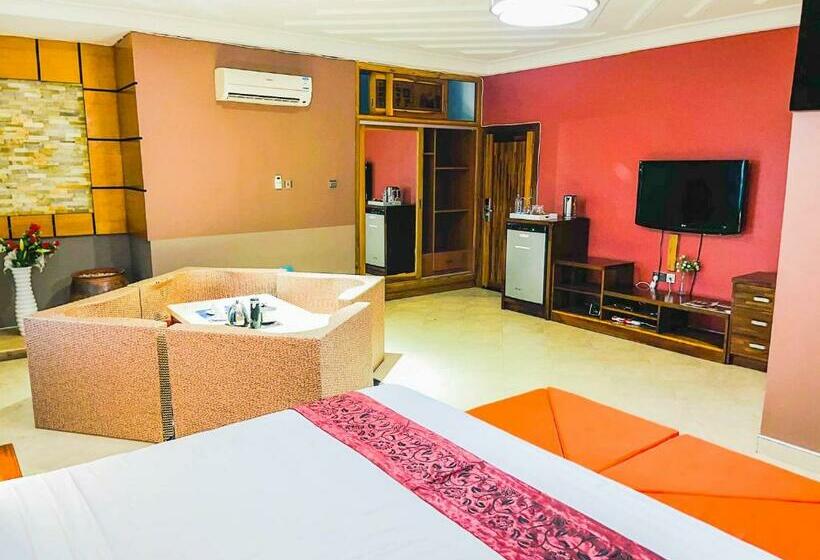 이그제큐티브 스위트, Triple Hill