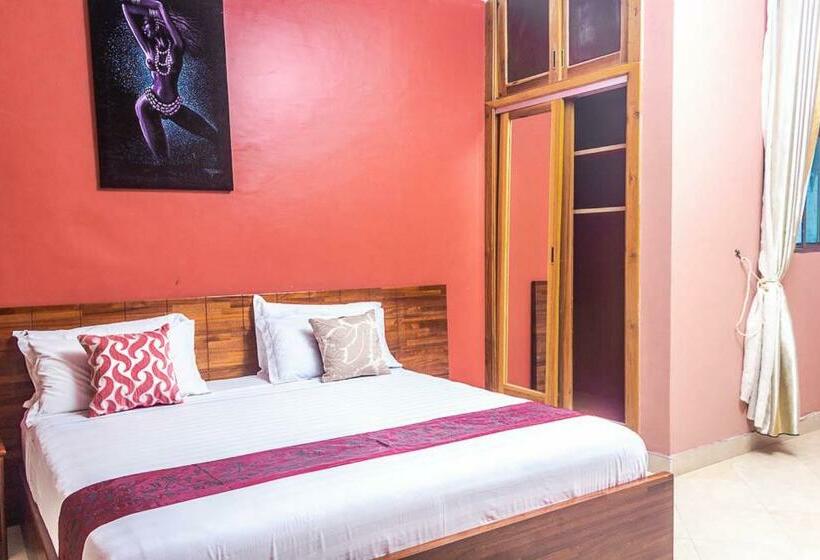 豪华房间, Triple Hill