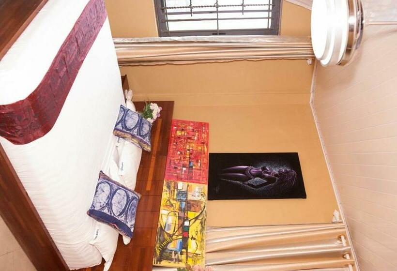 豪华房间, Triple Hill