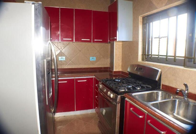 家庭套房, Triple Hill