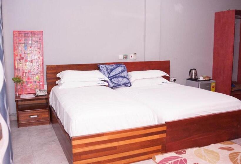 디럭스 룸, Triple Hill