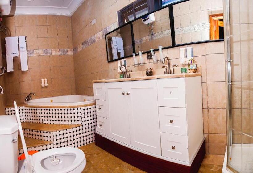 行政套房, Triple Hill