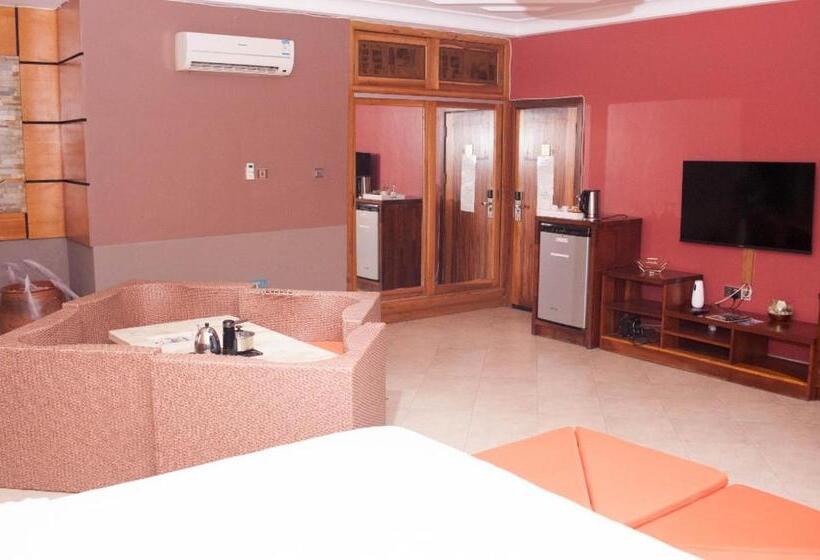 行政套房, Triple Hill