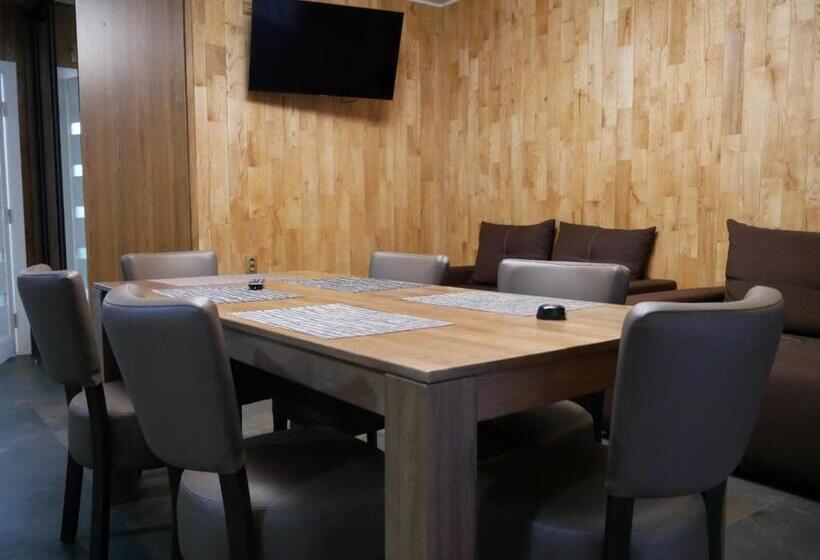 דירת חדר סופריור, Zatyshok