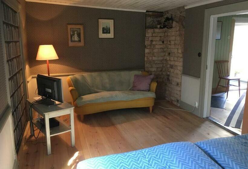 شقة غرفة واحدة, One Room Bed & Breakfast