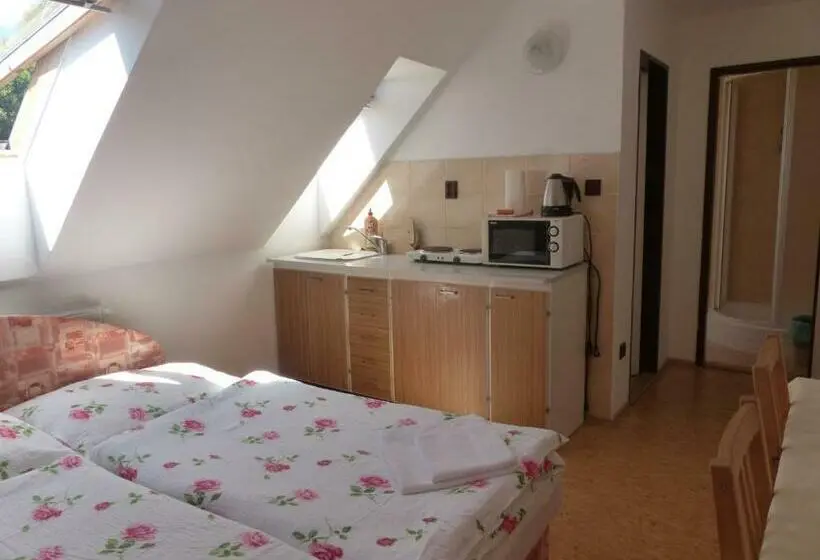 スイート, Bizoní Dvůr