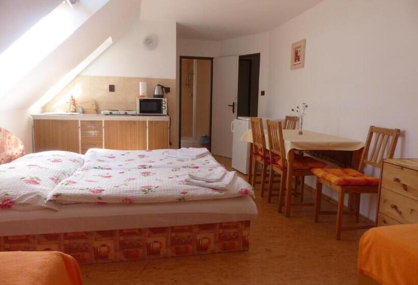 جناح, Bizoní Dvůr