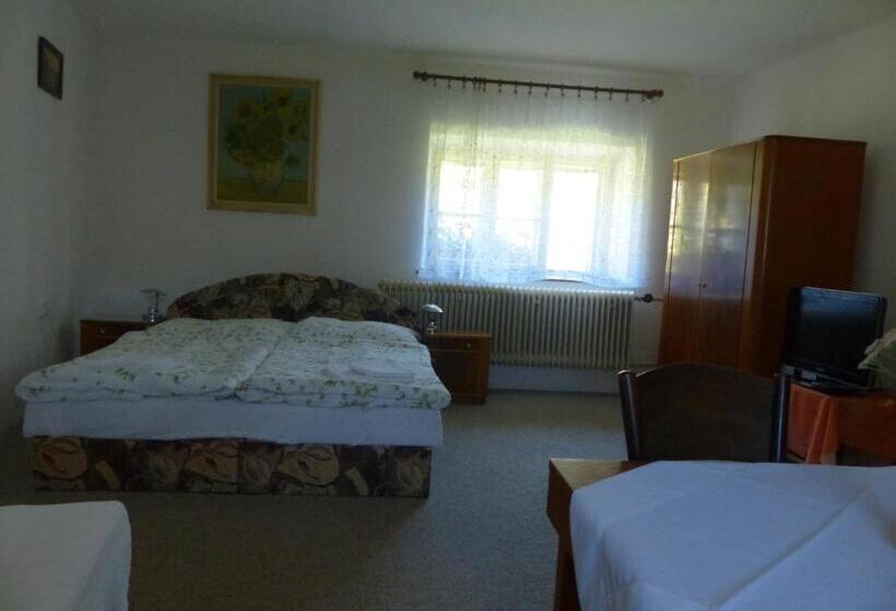 주니어 스위트, Bizoní Dvůr