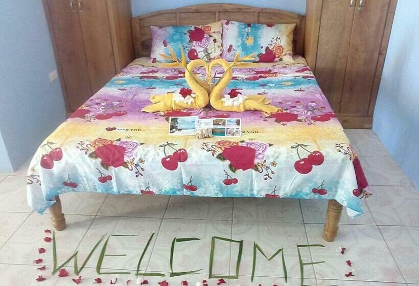 اتاق لوکس با بالکن و چشمانداز دریا, Old Castle