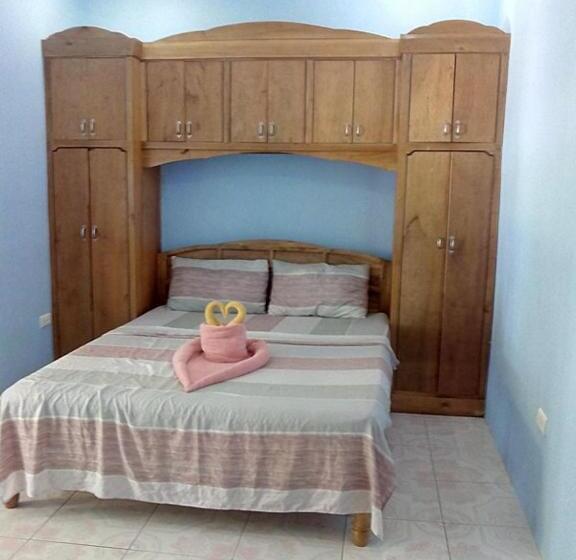 اتاق لوکس با بالکن و چشمانداز دریا, Old Castle