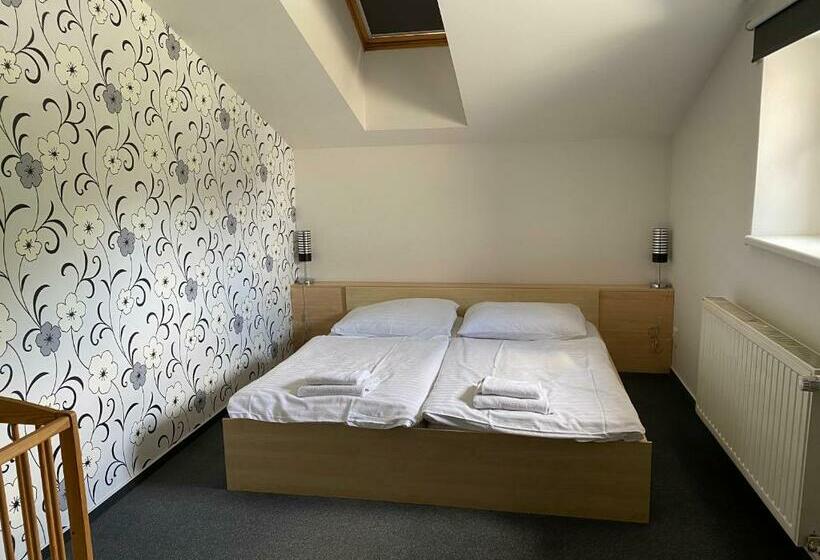 Suite Pezsgőfürdővel, Penzion Na Císařství