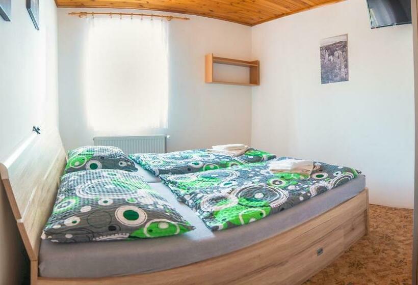 Номер Стандарт, Penzion V údolí