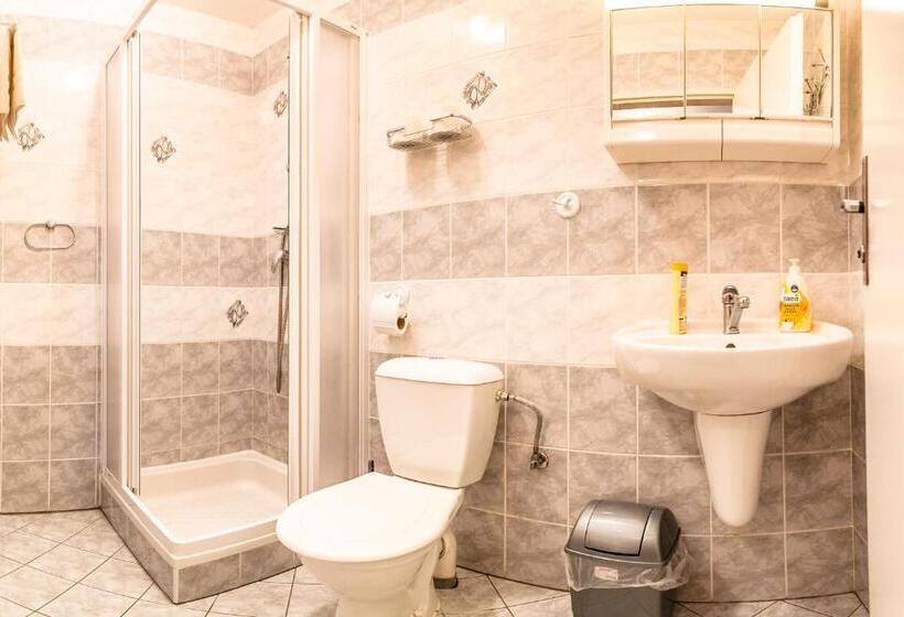 Четырехместный Номер Классик, Penzion V údolí