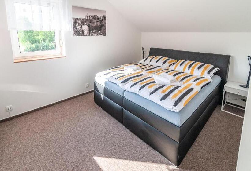 Апартаменты 1 Спальня, Penzion V údolí