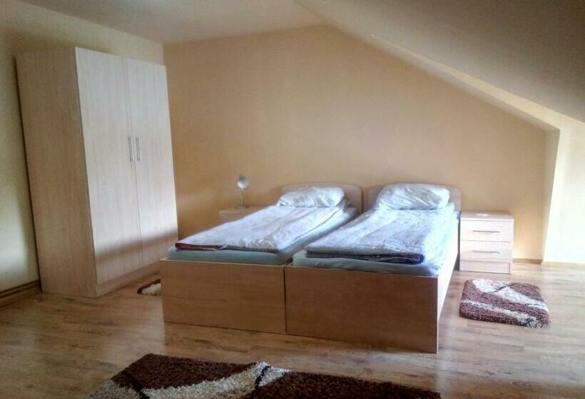 디럭스 룸, Timi Kulcsosház